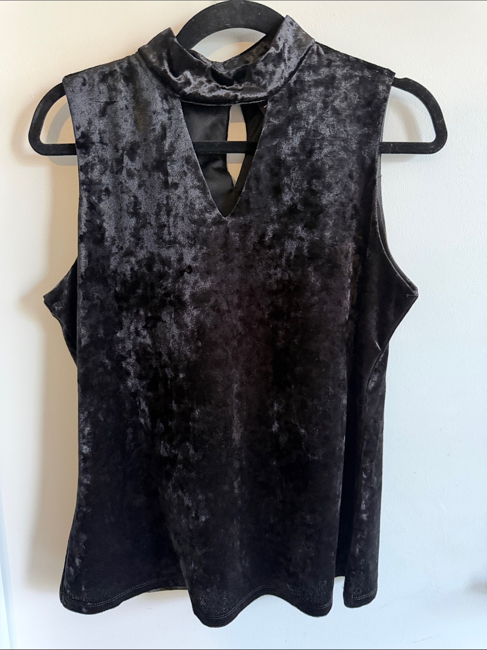 Y2K Whimsygoth Sleeveless Black Velvet Mock Neck Top w/V opening Sz L